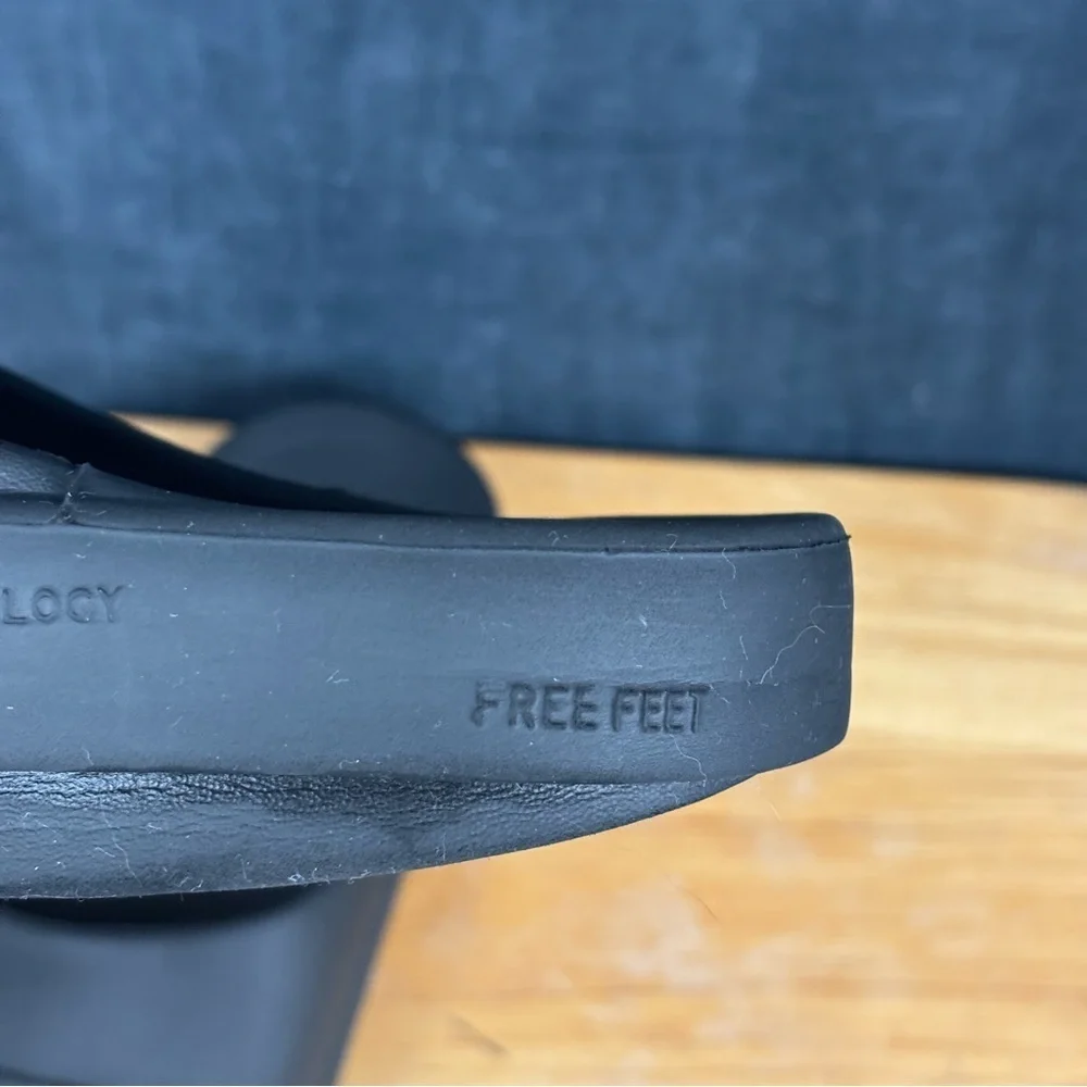 EUC OOFOS Men's Ooahh Black Slide Sandals Sz EU 46 (see pics for sizing)